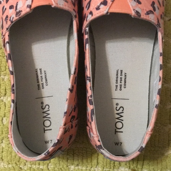 Toms Salmon Leopard Print shoes - Picture 6 of 6